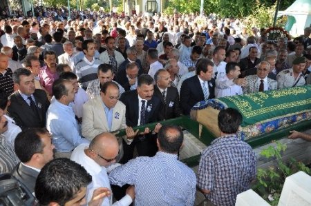 Duayen gazeteci, yazar İsa Aydın toprağa verildi