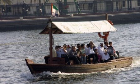 Dubai koyunda renkli tekne keyfi (Özel)