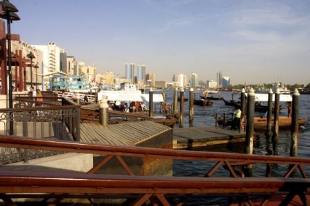 Dubai koyunda renkli tekne keyfi (Özel)