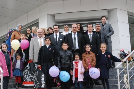 Düğün Hazırlığı Yapan Çiftlere 'Evlilik Kitabı' Hediye Ediyor