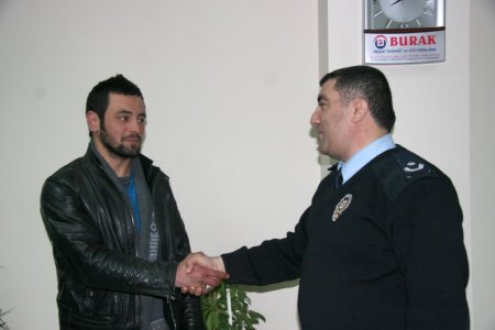 Düğün parası 60 bin lirayı polis sayesinde dolandırıcılara kaptırmadı