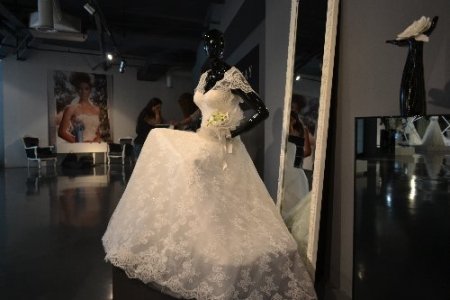 Düğün sezonu açıldı, gelinlikler 600 liradan başlıyor