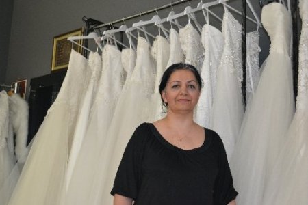 Düğün sezonu açıldı, gelinlikler 600 liradan başlıyor