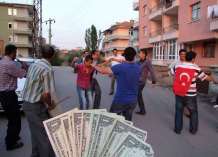 Düğüncüler, Yurt Dışından Yakınlarına 1 Dolar Getirtiyor