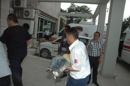 Düğüne Giden Aile Kaza Yaptı: 1 Ölü, 8 Yaralı