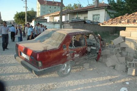 Düğüne Giden Aile Kaza Yaptı: 6 Yaralı