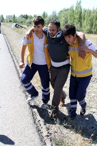 Düğüne giden minibüs Erzincan'da şarampole uçtu: 11 yaralı