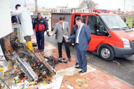Dükkanını yakmak isteyen bakkal kendisi de yandı