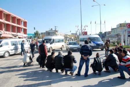 Dükkanlarının yıkılmasını istemeyen esnaf eylem yaptı