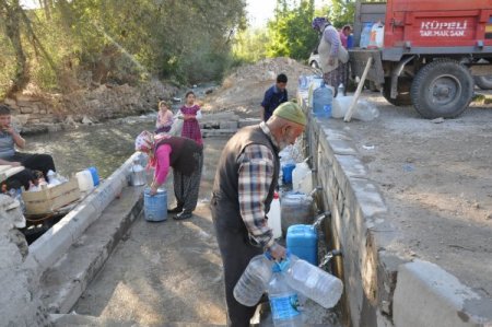 Dündarlı halkı 40 gündür suyun içinde susuzluk yaşıyor