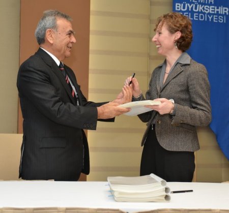 Dünya Bankası’ndan İzmir Büyükşehir’e 45 milyon euro kredi