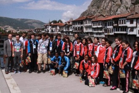 Dünya çocukları şehzadeler şehrinde mehteran ile karşılandı