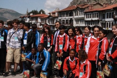 Dünya çocukları şehzadeler şehrinde mehteran ile karşılandı