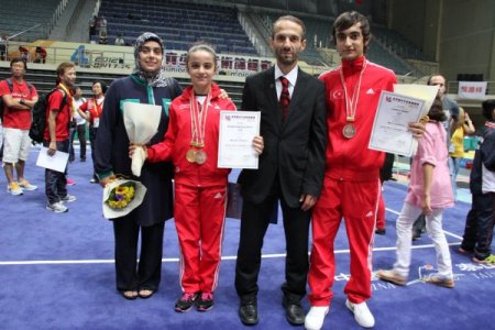 Dünya Gençler Şampiyonası'nda Zeynep Akyüz şampiyon oldu