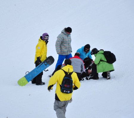 Dünya Gençler Snowboard Şampiyonası’nda yaşanan kazalar korkuttu