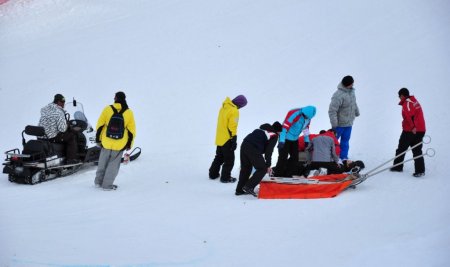 Dünya Gençler Snowboard Şampiyonası’nda yaşanan kazalar korkuttu