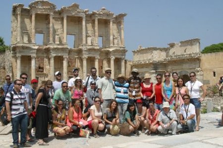 Dünya Gençlik Kongresi Delegeleri Selçuk' Gezdi