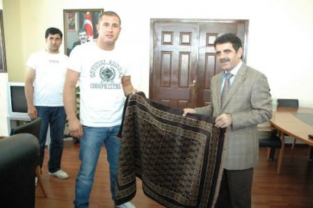 Dünya Kickboks Şampiyonu Gökhan Saki Memleketi Kars'ta