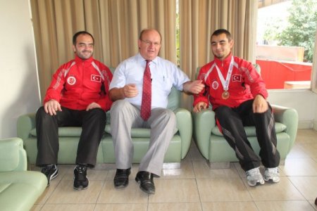 Dünya şampiyonu sporcu ÇGC’yi ziyaret etti