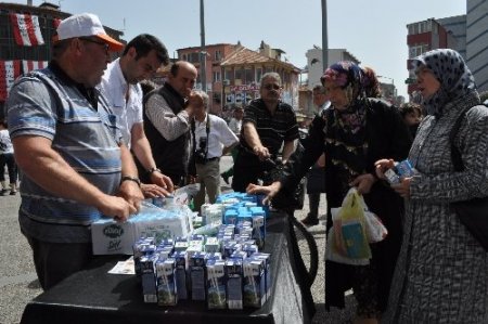 Dünya Süt Günü'nde Balıkesir'de 3 ton süt dağıtıldı