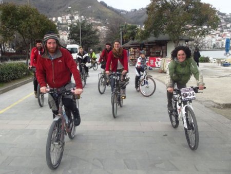 Dünya turuna çıkan bisikletçiler Ordu'da mola verdi