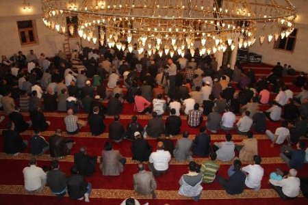 Dünyaca ünlü hafız Naina: Türk okulları insanlığa hizmet ediyor