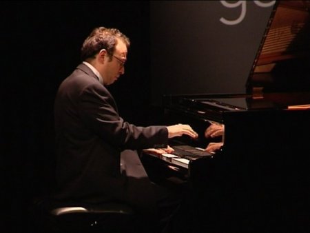 Dünyaca ünlü piyanist Şevki Karayel, Beyoğlu’nda konser verdi (Özel)