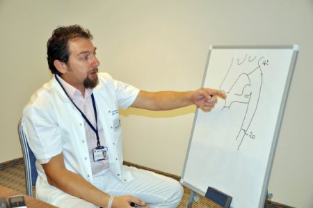 Dünyada İlk Kez Ana Atar Damara Çift Stent Takıldı