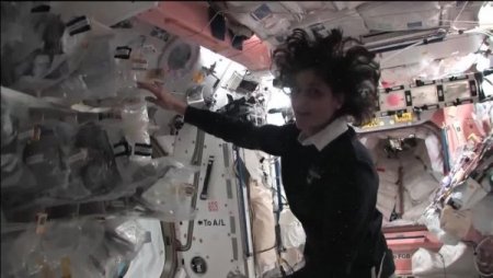 Dünya’dan 420 kilometre uzakta böyle yaşıyorlar