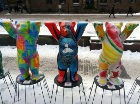 Dünyanın bütün ayıları barış için İsveç’te el ele