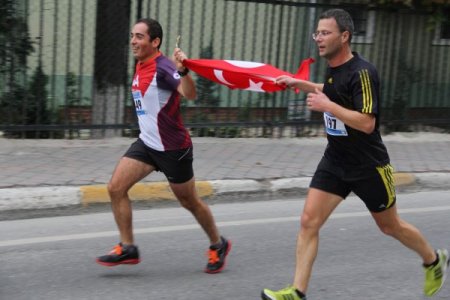 Dünyanın dört bir yanından atletler Cumhuriyet için koşacak