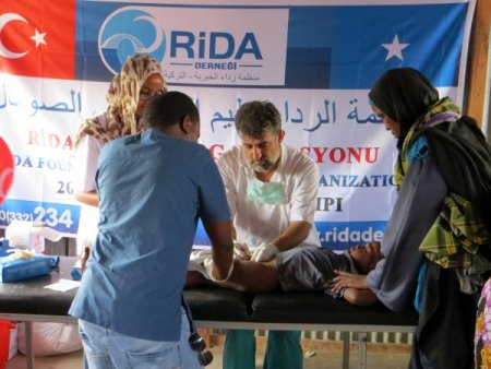 Dünyanın en büyük kampında sünnet şöleni