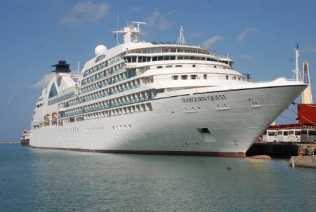 Dünyanın en iyi butik gemisi Seabourn Quest İskenderun'da
