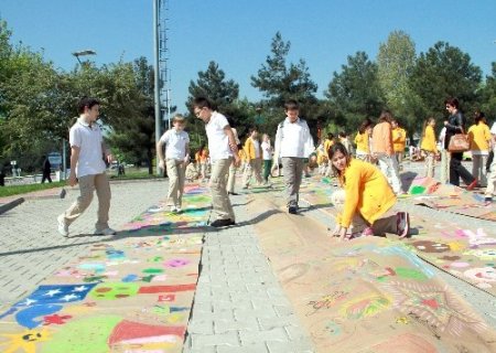 Dünyanın en uzun ekolojik resmi dünya çocuk rekorlarına girdi