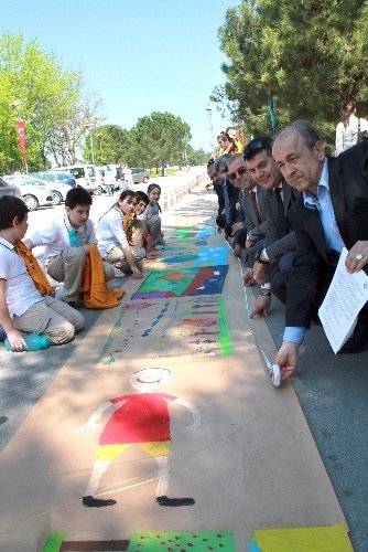 Dünyanın en uzun ekolojik resmi dünya çocuk rekorlarına girdi