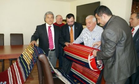 Dünyanın en uzun el dokuma kilimi Hatay'dan