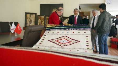 Dünyanın en uzun el dokuma kilimi Hatay'dan