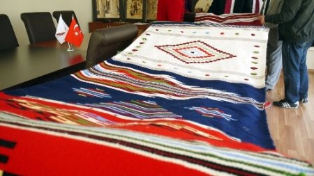 Dünyanın en uzun el dokuma kilimi Hatay'dan