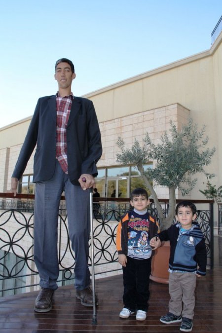 Dünyanın en uzun insanından BM'ye: İsrail'in katliamlarını durdurun