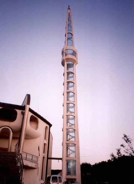 Dünyayı gezdi, minarelerin fotoğrafını çekip sergi açtı