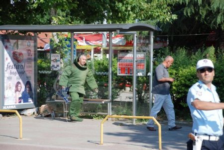 Durakta Unutulan Şüpheli Paket Korkuttu