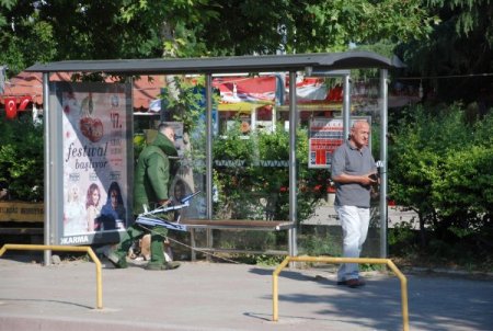 Durakta Unutulan Şüpheli Paket Korkuttu