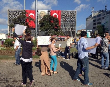 ‘Duran adam’dan sonra ‘sarıl bana’!