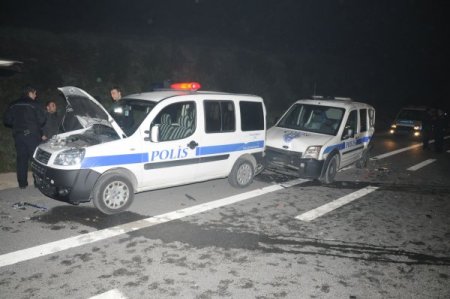 Duran Polis Otosuna Arkadan Çarptı