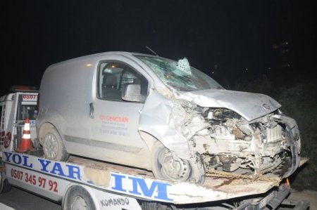 Duran Polis Otosuna Arkadan Çarptı
