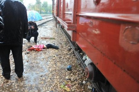 Duran Treninin Altından Geçmeye Çalışan Çocuk, Tren Hareket Edince Hayatını Kaybetti