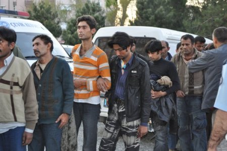 Durdurulan Çalıntı Plakalı Minibüsten 21 Kaçak Mülteci Çıktı