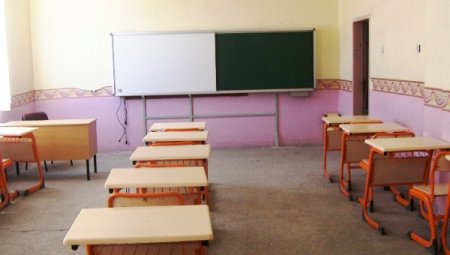 Dursunbey Anadolu İmam Hatip Lisesi akıllı tahtalarına kavuştu