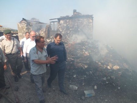 Dursunbey'de Akli Dengesi Bozuk Bir Kişinin Evinde Çıkan Yangın 4 Evi Kül Etti