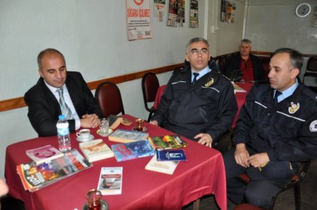 Dursunbey'de 'Her Kahvehane Bir Kütüphane' projesi başlatıldı